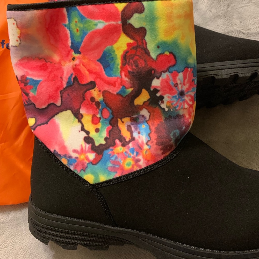 Snow boots